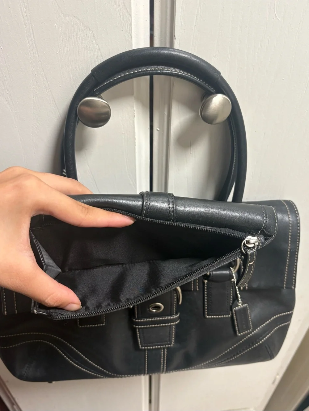 Authentic 2008 coach soho bag in black leather